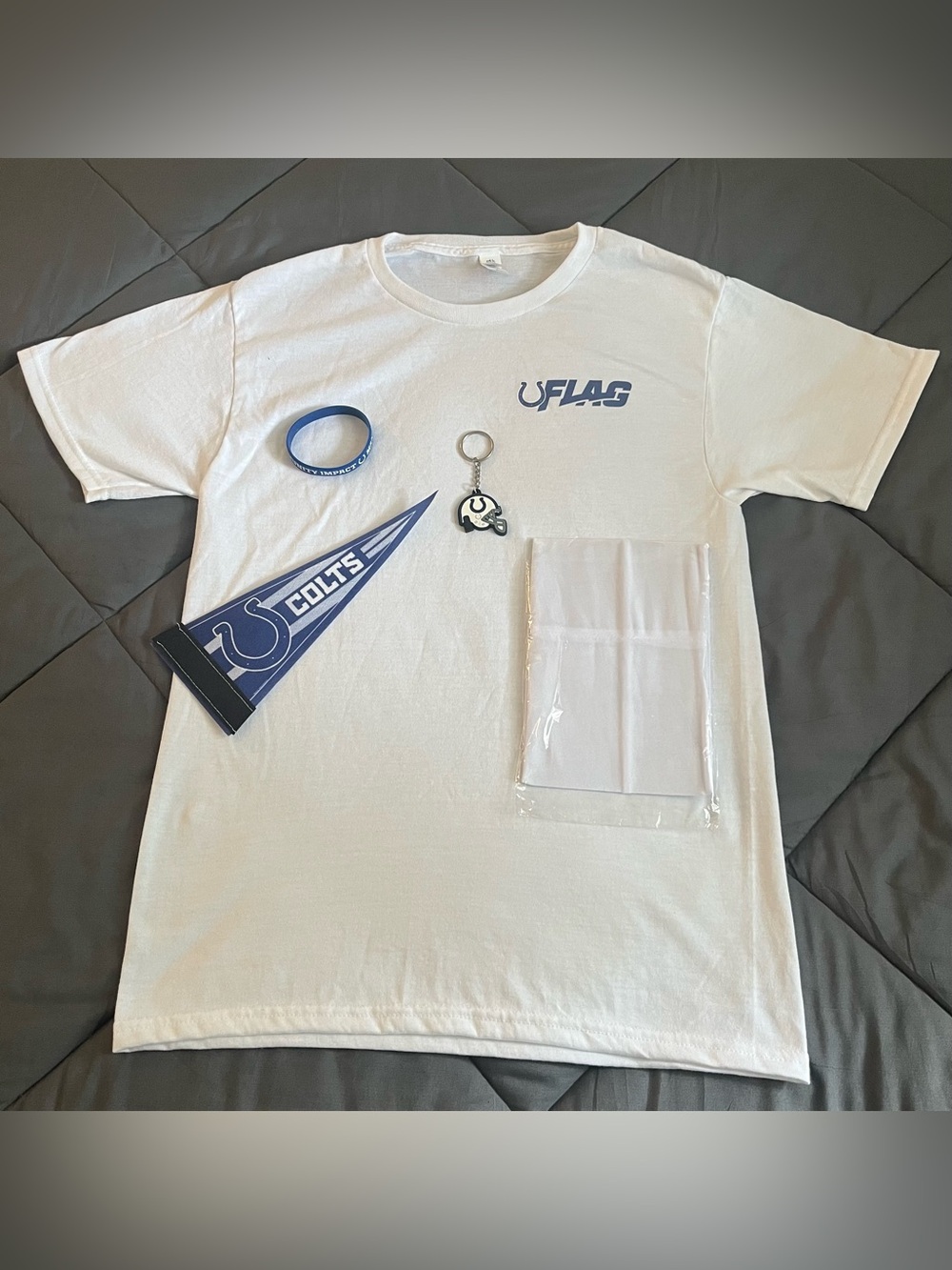 INDIANAPOLIS COLTS NWT 5-piece Bundle. Tee, keychain, headband, bracelet & flag.